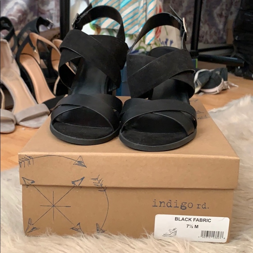 SZ 7.5 indigo rd. Black Criss Cross Heeled Sandals